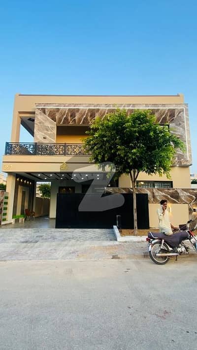 ٹاپ سٹی 1 اسلام آباد میں 5 کمروں کا 10 مرلہ مکان 4.5 کروڑ میں برائے فروخت۔