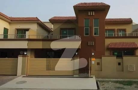 10 MARLA 4 BED BEAUTIFUL HOUSE AVILABLE FOR SALE