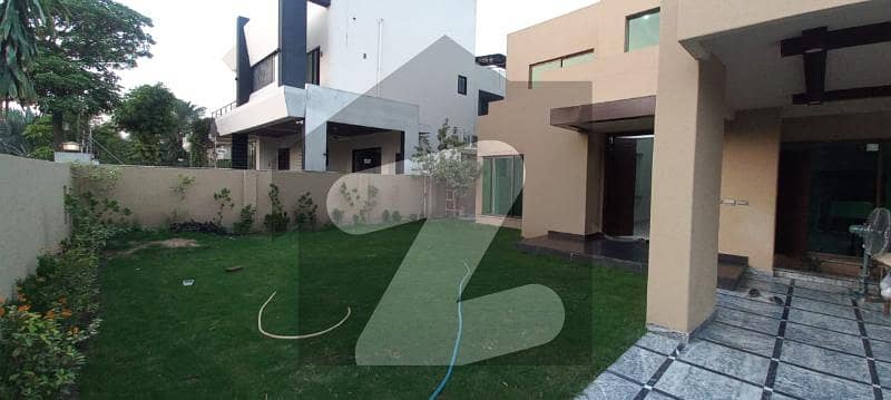 ڈی ایچ اے فیز 4 ڈیفنس (ڈی ایچ اے),لاہور میں 5 کمروں کا 1 کنال مکان 5.75 کروڑ میں برائے فروخت۔