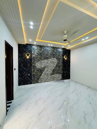 ماڈل سٹی ون کینال روڈ,فیصل آباد میں 4 کمروں کا 7 مرلہ مکان 3.45 کروڑ میں برائے فروخت۔