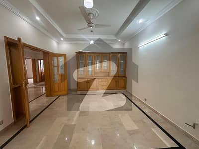 Luxury Beautiful 14 Marla Upper Portion For Rent