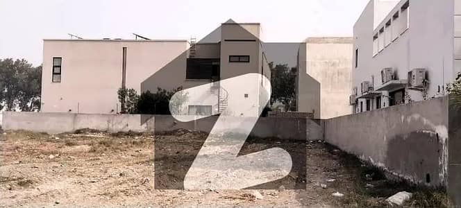 ڈی ایچ اے فیز 8 - بلاک ٹی فیز 8,ڈیفنس (ڈی ایچ اے),لاہور میں 1 کنال رہائشی پلاٹ 5.75 کروڑ میں برائے فروخت۔