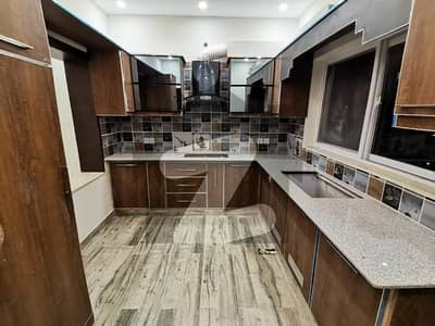 10 Marla Hot Property Elegant & Spacious Family Home