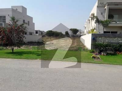 ڈی ایچ اے فیز 7 - بلاک وائے فیز 7,ڈیفنس (ڈی ایچ اے),لاہور میں 1 کنال رہائشی پلاٹ 3.25 کروڑ میں برائے فروخت۔