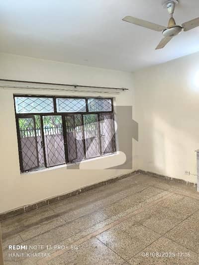 جی ۔ 10 اسلام آباد میں 4 کمروں کا 7 مرلہ مکان 5.25 کروڑ میں برائے فروخت۔