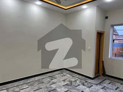 حیات آباد فیز 3 حیات آباد,پشاور میں 8 کمروں کا 5 مرلہ مکان 4.2 کروڑ میں برائے فروخت۔