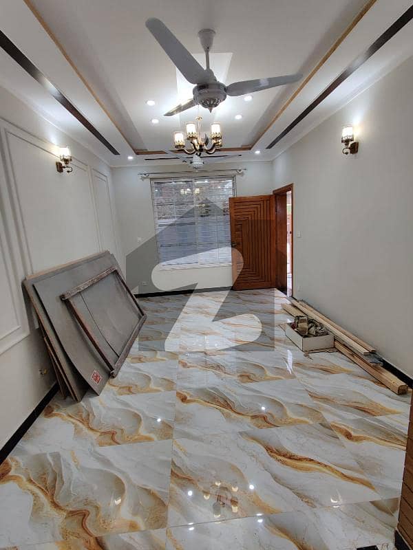 آئی ۔ 10 اسلام آباد میں 4 کمروں کا 6 مرلہ مکان 3.65 کروڑ میں برائے فروخت۔