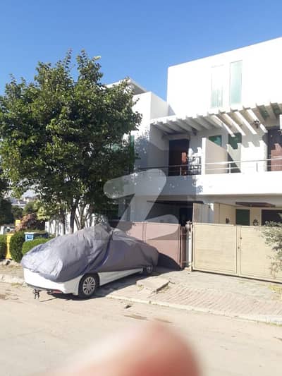 بحریہ ٹاؤن فیز 8 ۔ رفیع بلاک بحریہ ٹاؤن فیز 8,بحریہ ٹاؤن راولپنڈی,راولپنڈی میں 3 کمروں کا 5 مرلہ مکان 1.65 کروڑ میں برائے فروخت۔