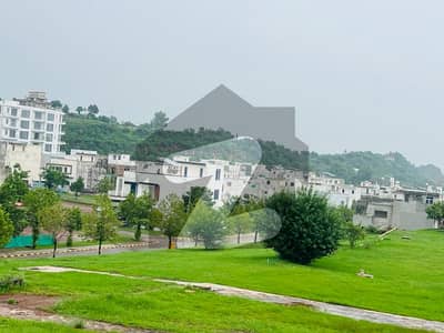Very Good Location Solid 5 Marla Plot in Parkview City B Block