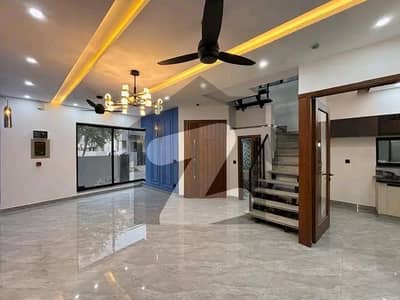 5 M	RLA BEAUTIFUL HOUSE FOR RENT