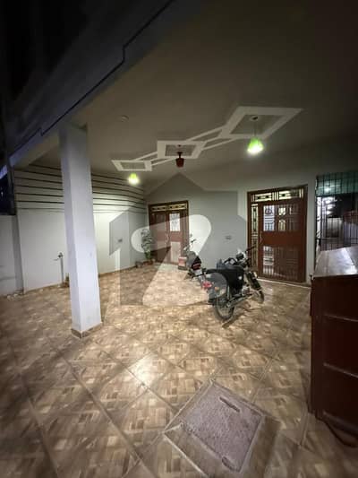 Well Maintained 4 Bed Dd (6 Rooms) West Open, Semi Park Facing, Leased Portion On 400 Yards On Ground Floor In Block 12 Gulistan-E-Jauhar Near To Main Road In Cantonment Area.