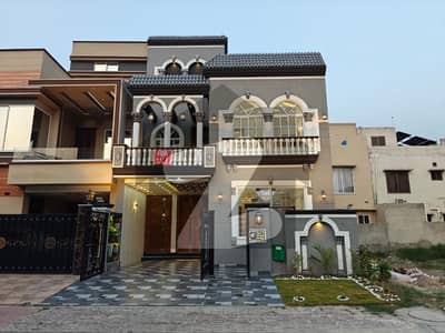 بحریہ ٹاؤن سیکٹر ای بحریہ ٹاؤن,لاہور میں 3 کمروں کا 5 مرلہ مکان 2.98 کروڑ میں برائے فروخت۔