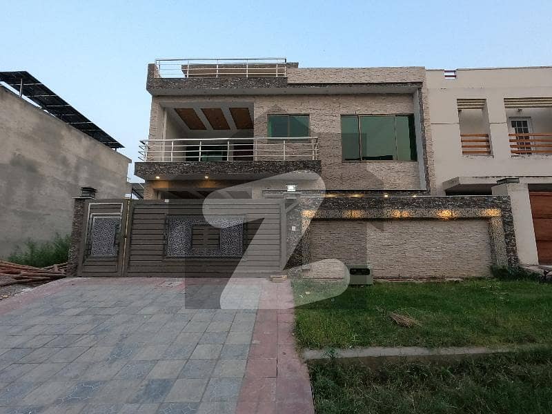 ڈی ۔ 12 اسلام آباد میں 4 کمروں کا 10 مرلہ مکان 8.5 کروڑ میں برائے فروخت۔