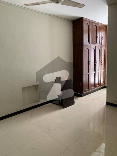 Lower Portion For Grabs In 8 Marla Islamabad