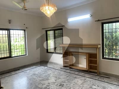 آئی ۔ 8 اسلام آباد میں 3 کمروں کا 12 مرلہ بالائی پورشن 1.12 لاکھ میں کرایہ پر دستیاب ہے۔