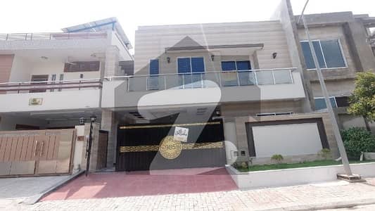 ٹاپ سٹی 1 اسلام آباد میں 5 کمروں کا 10 مرلہ مکان 4.1 کروڑ میں برائے فروخت۔