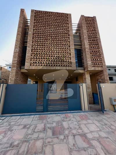 139 Sq Yards Luxury House Available For Sale