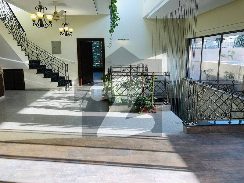 F-7 Luxurious Full House With Basement 6 Bedrooms 15 Lac Rent