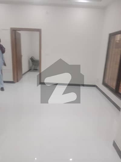 بی