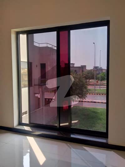 ڈی ایچ اے فیز 7 - بلاک یو فیز 7,ڈیفنس (ڈی ایچ اے),لاہور میں 3 کمروں کا 10 مرلہ مکان 2.1 لاکھ میں کرایہ پر دستیاب ہے۔