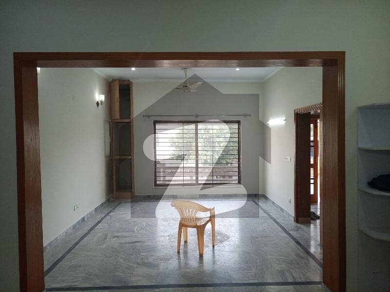 3600 Square Feet Upper Portion