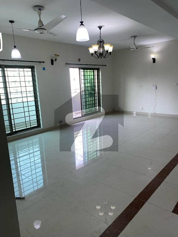 10 MARLA 3 BEDROOMS APARTMENT AVAILABLE FOR RENT 10 MARLA 3 BEDROOMS APARTMENT AVAILABLE FOR RENT