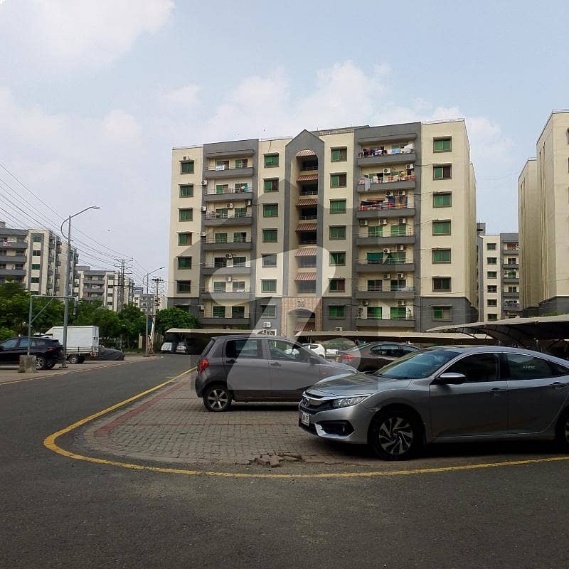 10 MARLA 3 BEDROOM APARTMENT AVAILABLE FOR SALE