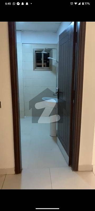 طارق روڈ کراچی میں 3 کمروں کا 8 مرلہ فلیٹ 5.5 کروڑ میں برائے فروخت۔