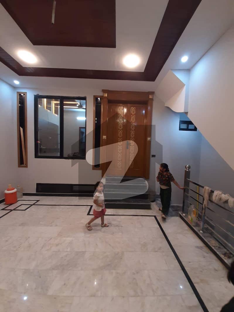 حیات آباد فیز 7 حیات آباد,پشاور میں 7 کمروں کا 3 مرلہ مکان 75.0 ہزار میں کرایہ پر دستیاب ہے۔