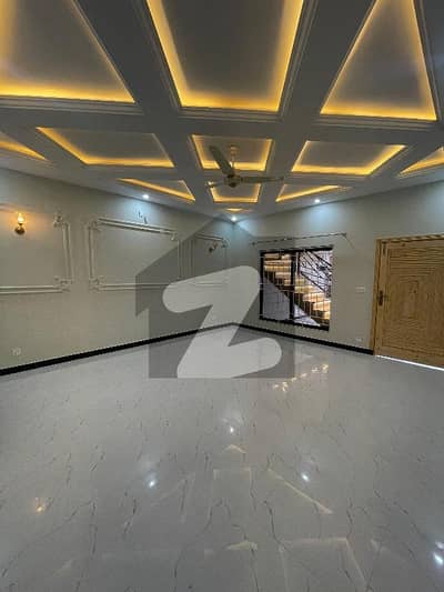 Newly Built 30x60 House In Faisal Town
