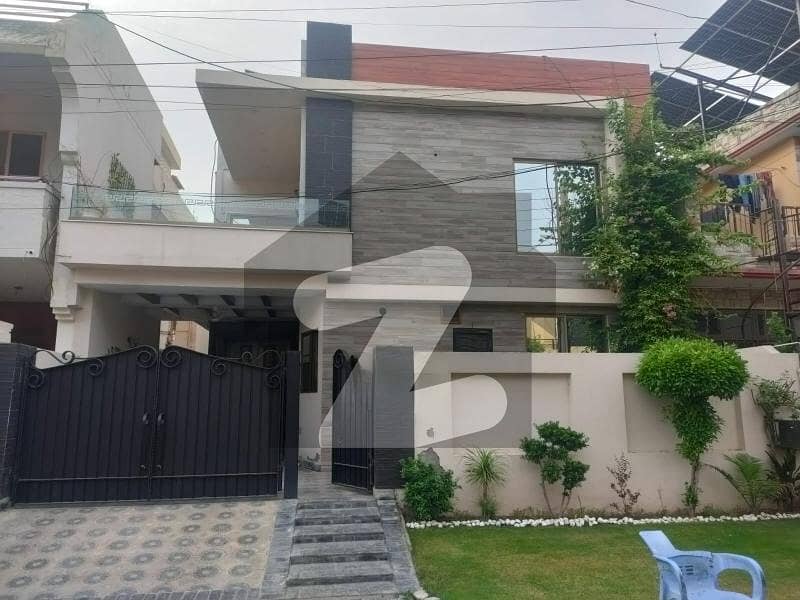 10 Marla Beautiful House In D3 Block On 40 Feet Road Total Tile Floor With 10 KVA Solar