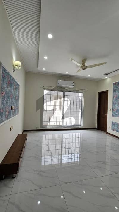 ڈی ایچ اے فیز 6 ڈیفنس (ڈی ایچ اے),لاہور میں 3 کمروں کا 1 کنال بالائی پورشن 1.5 لاکھ میں کرایہ پر دستیاب ہے۔