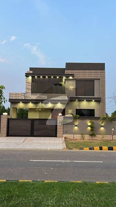 Main Boulevard 10 Marla Beautiful House Facing Double Storey - Citi Housing Faisalabad