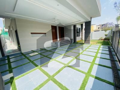 1 Kanal Designer House On Prime Location Near Central Park