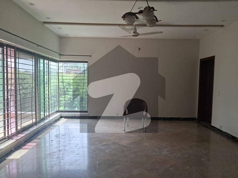 گلبرگ 3 گلبرگ,لاہور میں 4 کمروں کا 1 کنال مکان 6.5 کروڑ میں برائے فروخت۔