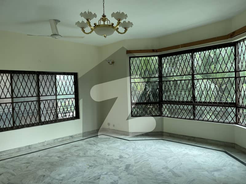 F-10 Double Story House 3 Bedroom For Rent