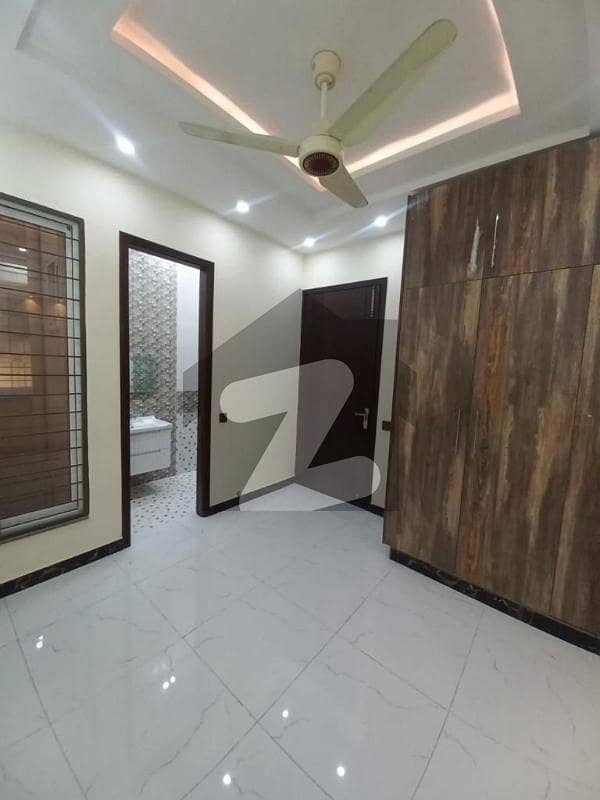 4 Marla independent flat for rent 4 Marla independent flat for rent