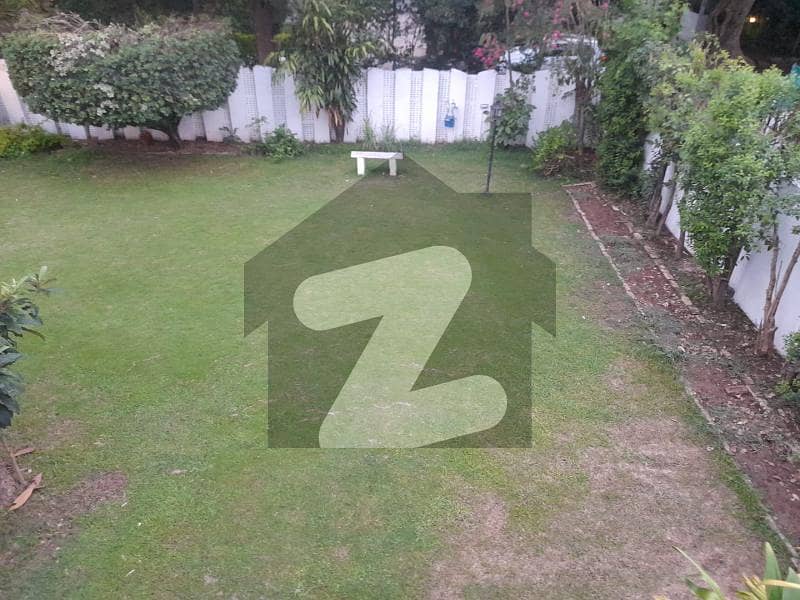 ایف ۔ 7 اسلام آباد میں 6 کمروں کا 1 کنال مکان 35.0 کروڑ میں برائے فروخت۔