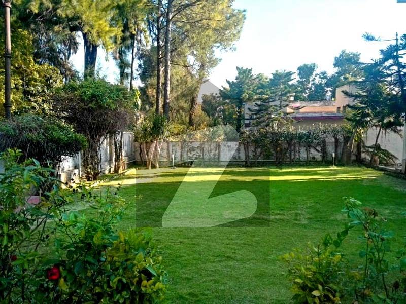 Front Back Open 2400 SQYD House is for SALE