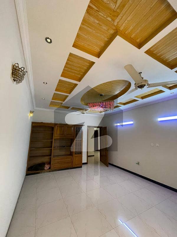 10 MARLA GROUND FLOOR AVAILABLE FOR RENT