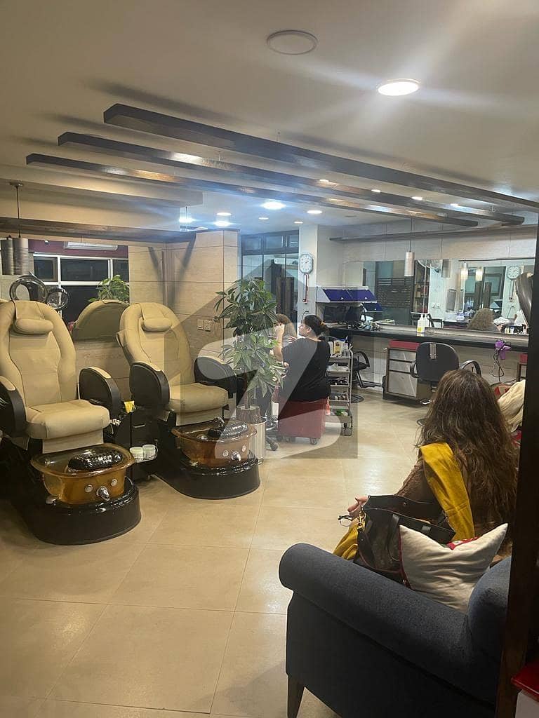 Ground Floor Shop with Mezzanine Ideal Location Best For Aesthetic Clinic Coffee Shop Beauty Salon Banks