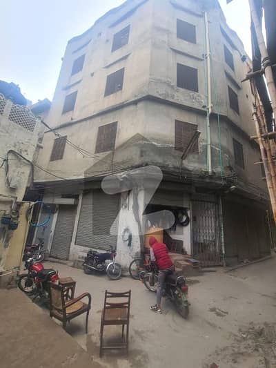 اردو بازار لاہور میں 5 مرلہ عمارت 8.75 کروڑ میں برائے فروخت۔