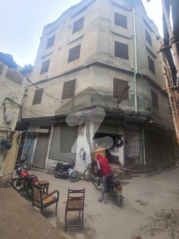 اردو بازار لاہور میں 5 مرلہ عمارت 8.75 کروڑ میں برائے فروخت۔