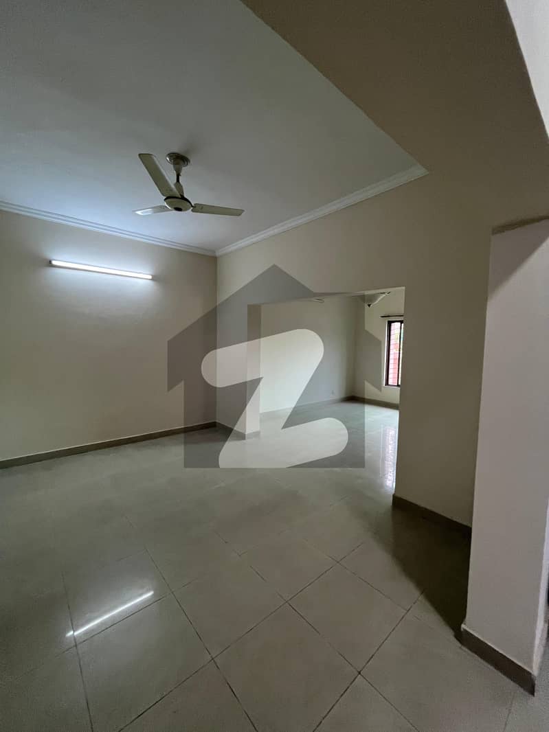 10 MARLA 4 BEDROOM HOUSE AVAILABLE FOR SALE 10 MARLA 4 BEDROOM HOUSE AVAILABLE FOR SALE