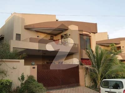 نیوی ہاؤسنگ سکیم کارساز کراچی میں 6 کمروں کا 14 مرلہ مکان 18.75 کروڑ میں برائے فروخت۔