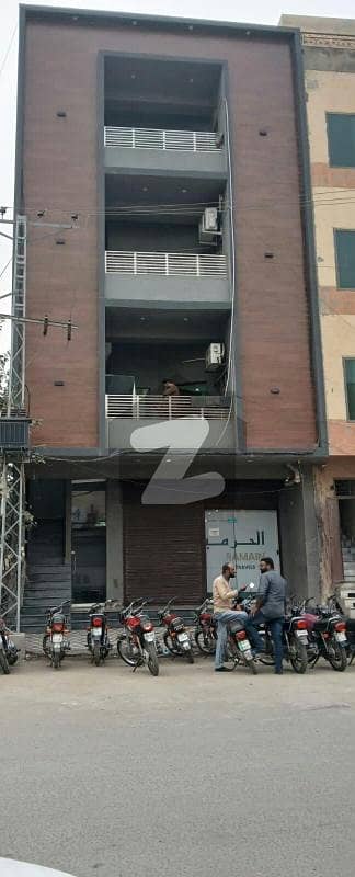 پی آئی اے ہاؤسنگ سکیم لاہور میں 5 مرلہ عمارت 5.7 کروڑ میں برائے فروخت۔