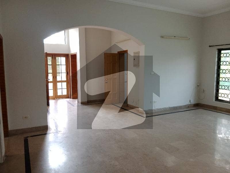 Beautiful Upper Portion In G-11/4 Beautiful Upper Portion In G-11/4