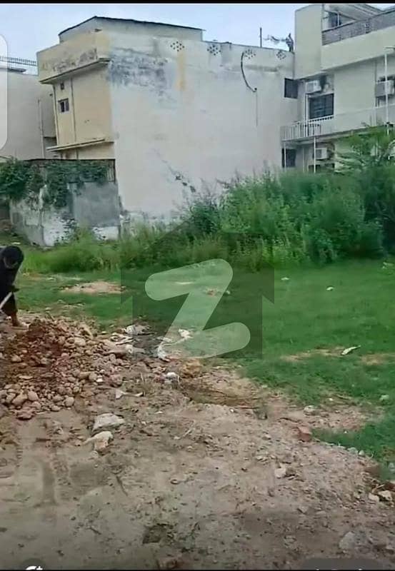 ایچ ۔ 13 اسلام آباد میں 15 مرلہ کمرشل پلاٹ 3.9 کروڑ میں برائے فروخت۔