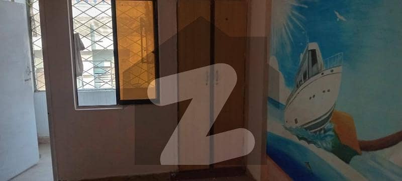 گلشن امین کراچی میں 3 کمروں کا 2 کنال فلیٹ 1.1 کروڑ میں برائے فروخت۔