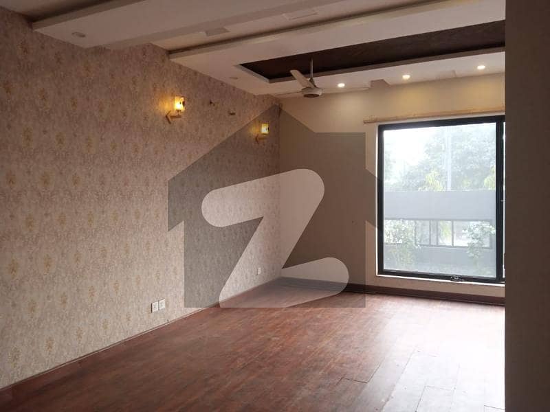1 KANAL FIRST FLOOR HOT LOCATION 1 KANAL FIRST FLOOR HOT LOCATION